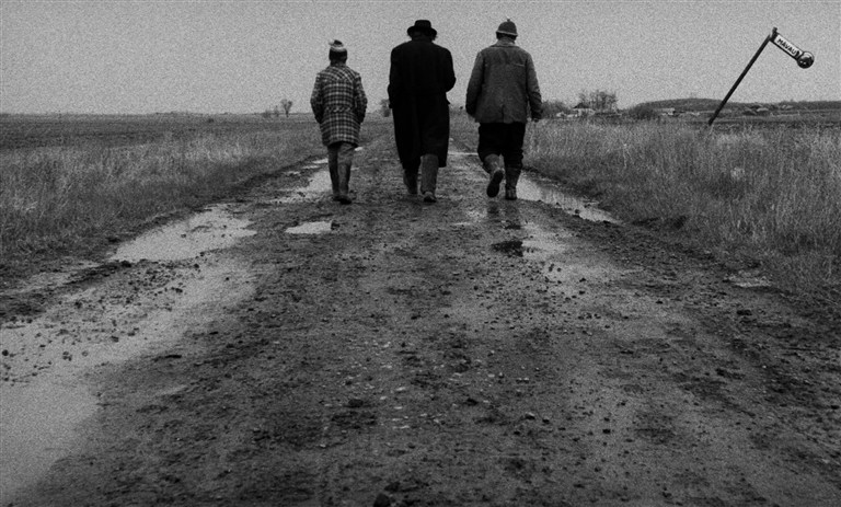 サタンタンゴ - 映画ならKINENOTE